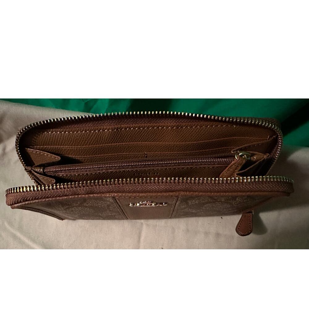 Coach Signature Zip Around Wallet in Brown Canvas Leather - Authentic & Elegant - Picture 3 of 6